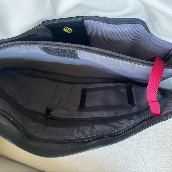 TIMBUK2 LARGE LAPTOP BAG 18x12 note: missing shoulder strap . - Picture 5 of 8